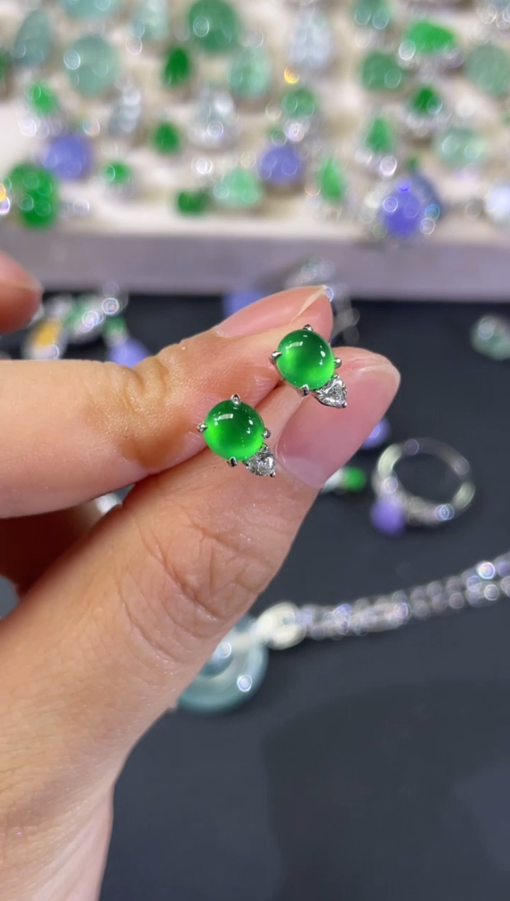 18K金镶嵌翡翠耳饰小**子A651|39800