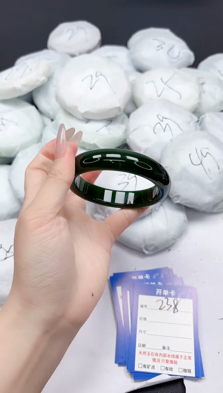 未镶嵌手镯石英质玉238/60