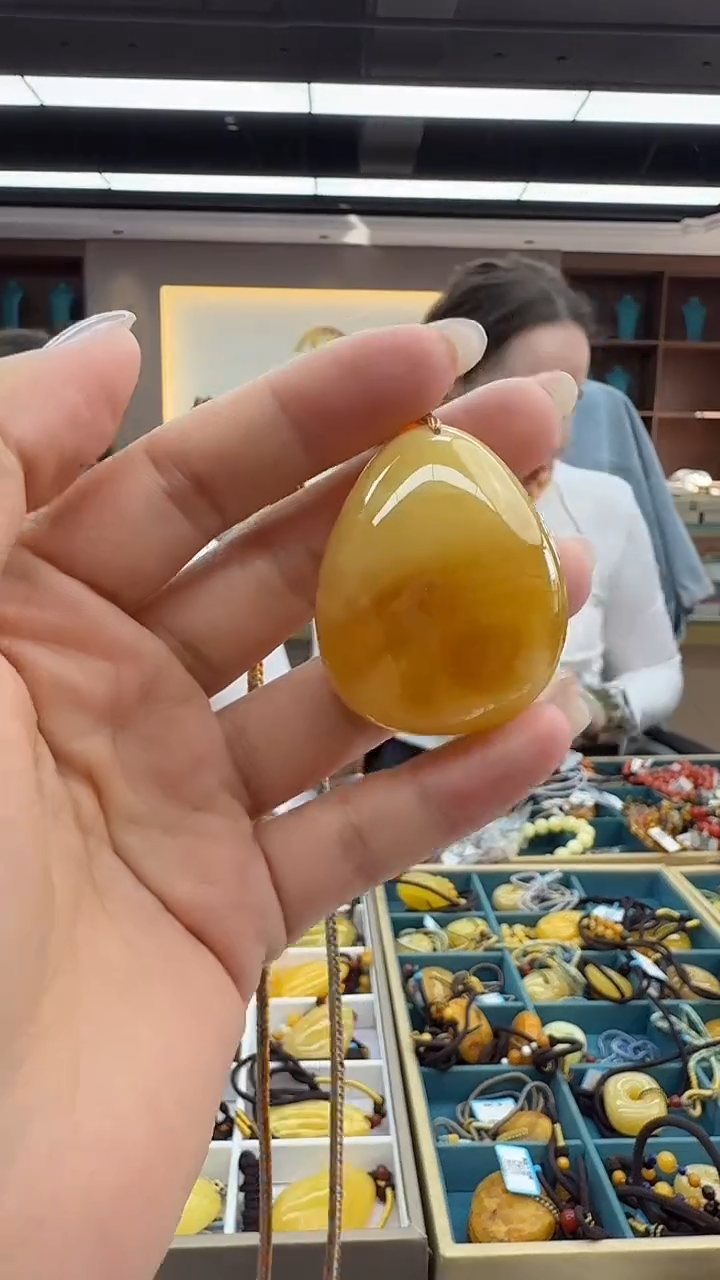 琥珀颈饰未镶嵌188秒拍号 假一罚三 