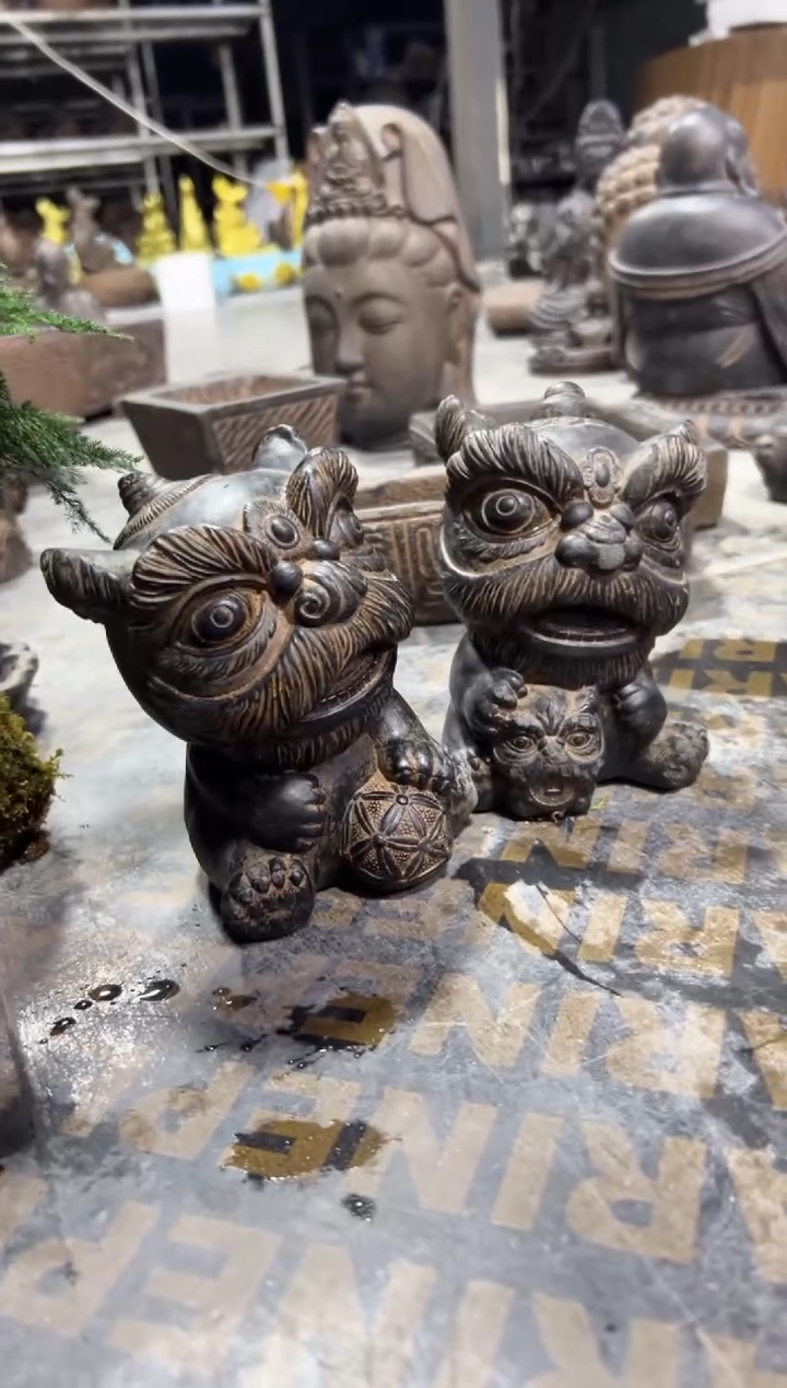 陶土瑞气盈门醒狮一对