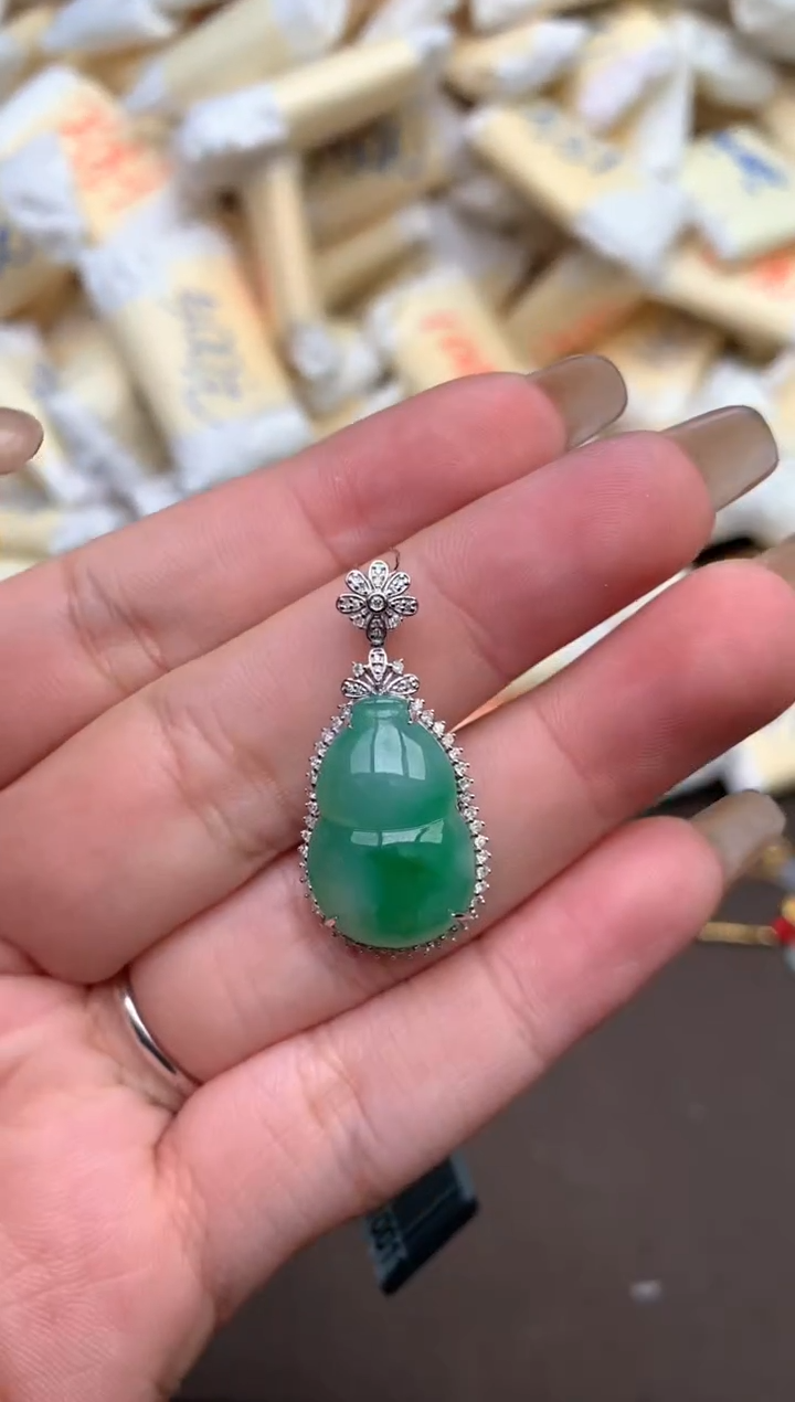 【闪购商品】翡翠挂件18K金镶嵌—