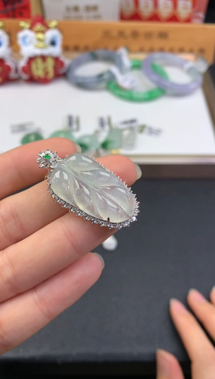 【闪购商品】翡翠吊坠(赠链)18K金镶嵌              