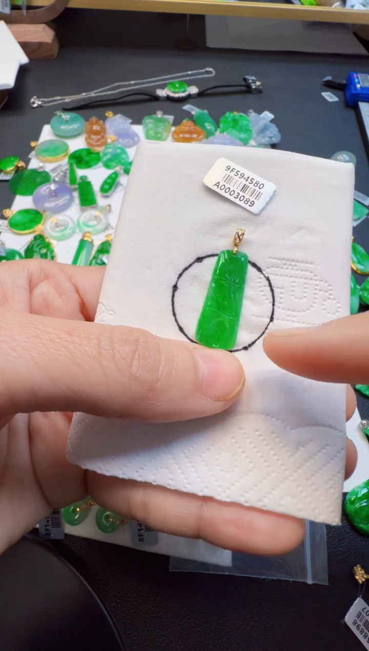 【闪购商品】翡翠吊坠(不含链)18K金镶嵌580