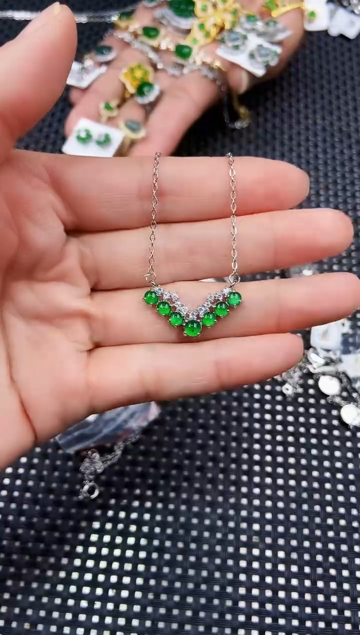 翡翠未镶嵌颈饰111111111