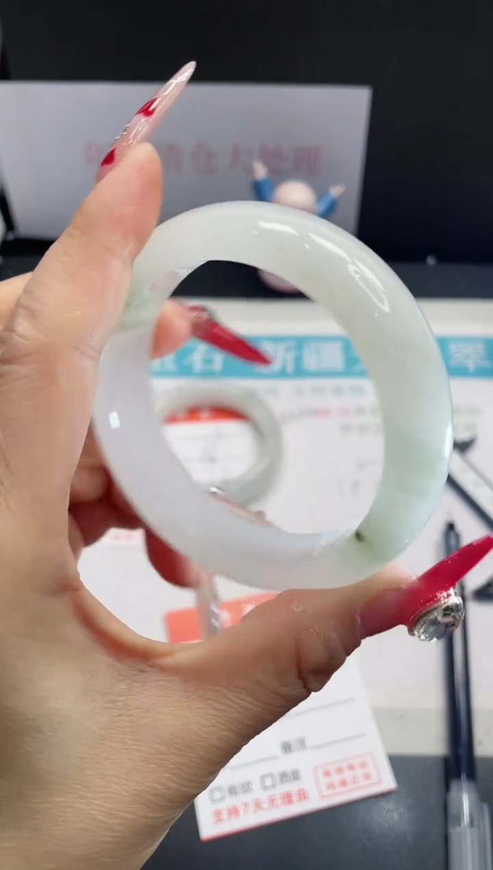 【闪购商品】石英质玉手镯未镶嵌12