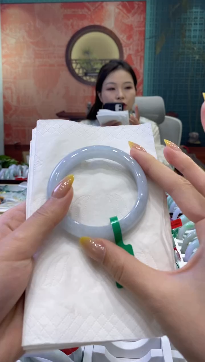 翡翠未镶嵌手镯多人09483