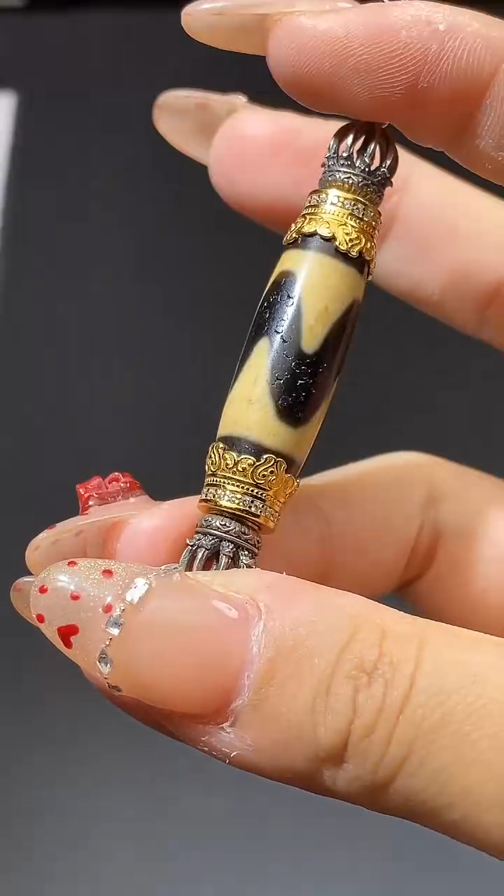 【闪购商品】玛瑙/玉髓颈饰银S925镶嵌Q30738银镶牙牙吊坠