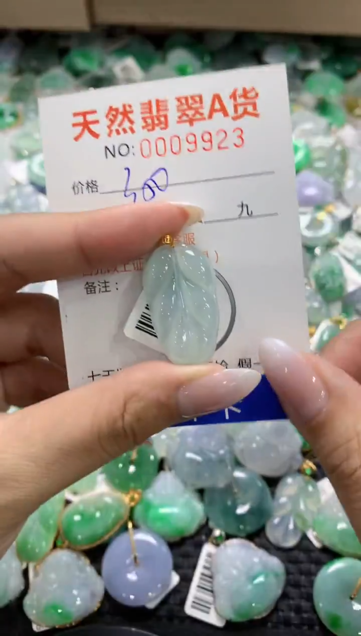 颈饰18K金镶嵌翡翠1111111111111111