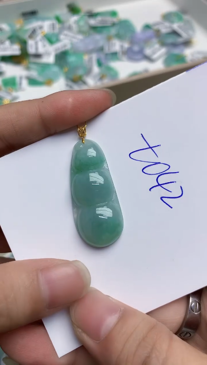 翡翠18K金镶嵌颈饰11111111