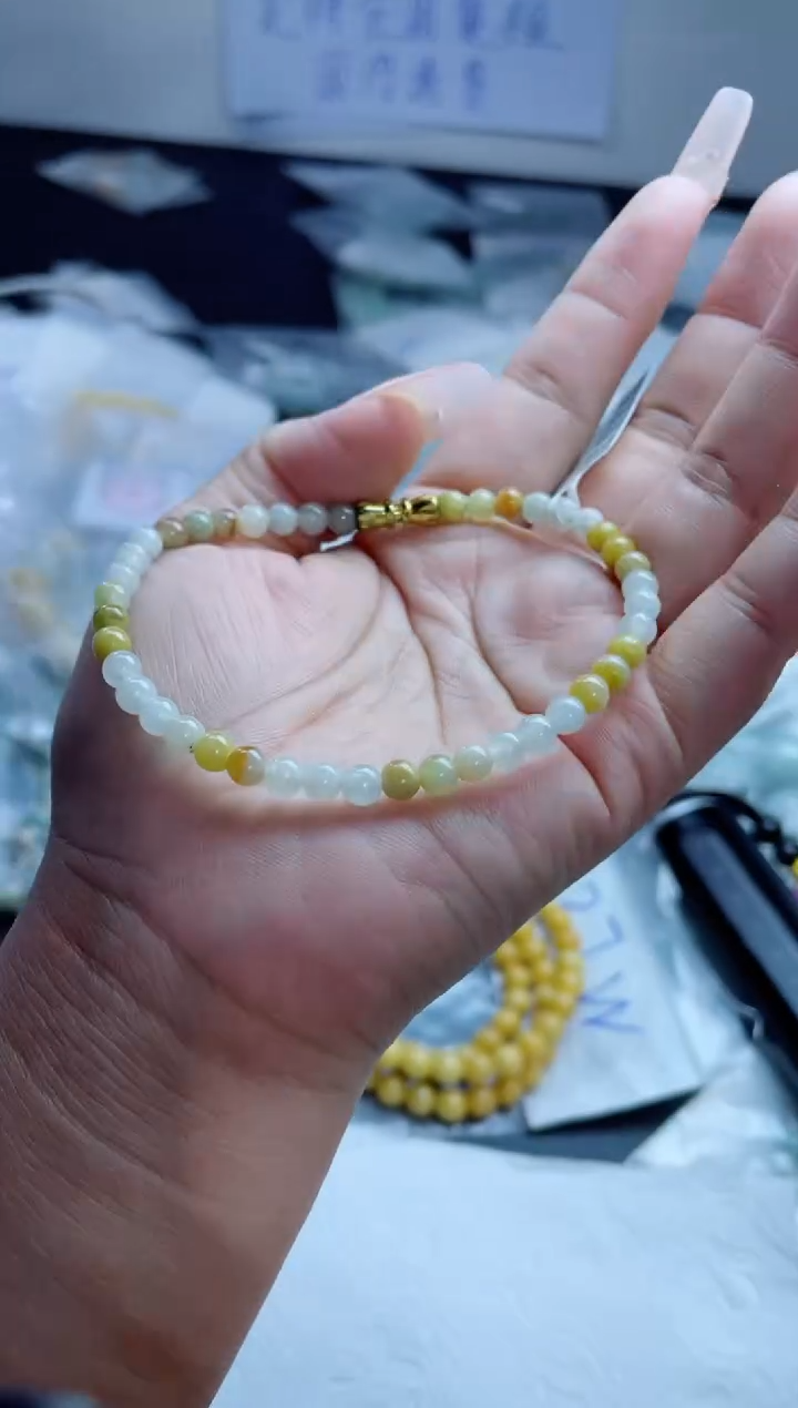 翡翠戒指未镶嵌珠串