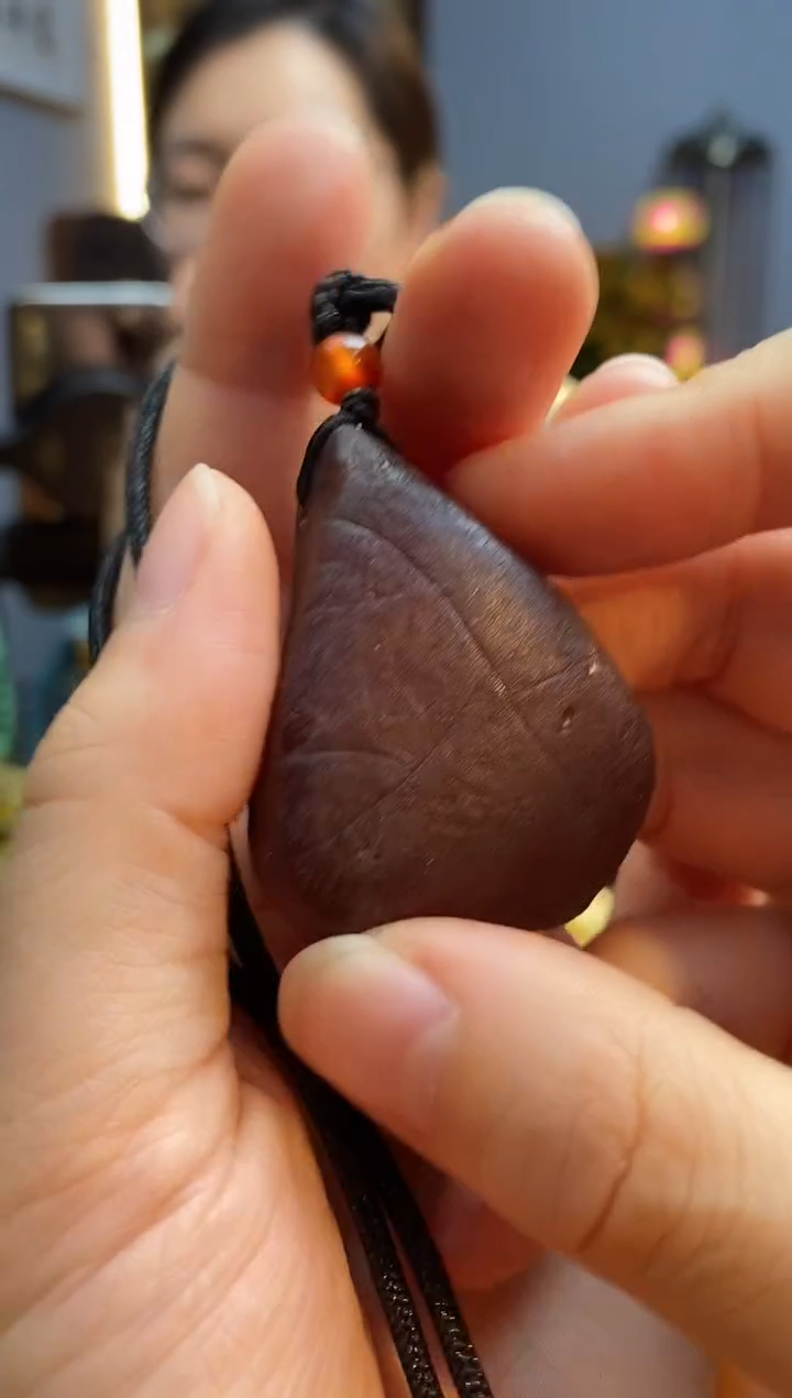 琥珀颈饰未镶嵌吊坠