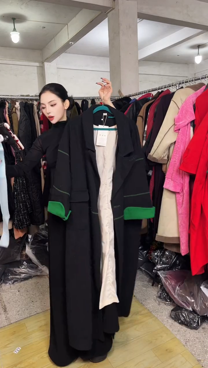 240闪购外套外披马甲打底裤子