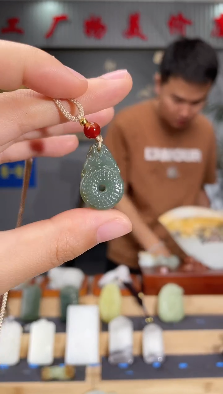 和田玉未镶嵌颈饰1