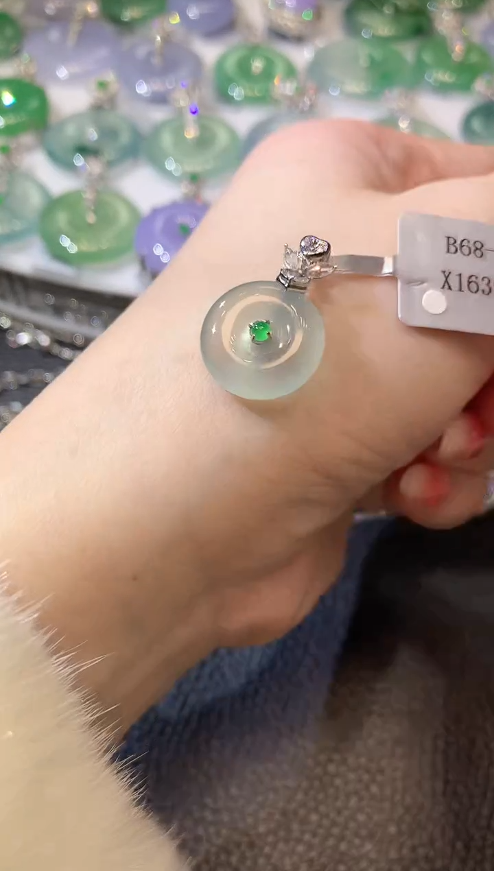 【闪购商品】翡翠吊坠(不含链)18K金镶嵌A12   