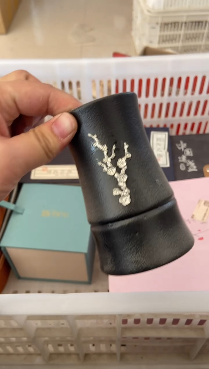 无运费险有瑕疵的摄影的产品有使用过的痕迹有点脏介意勿拍杯