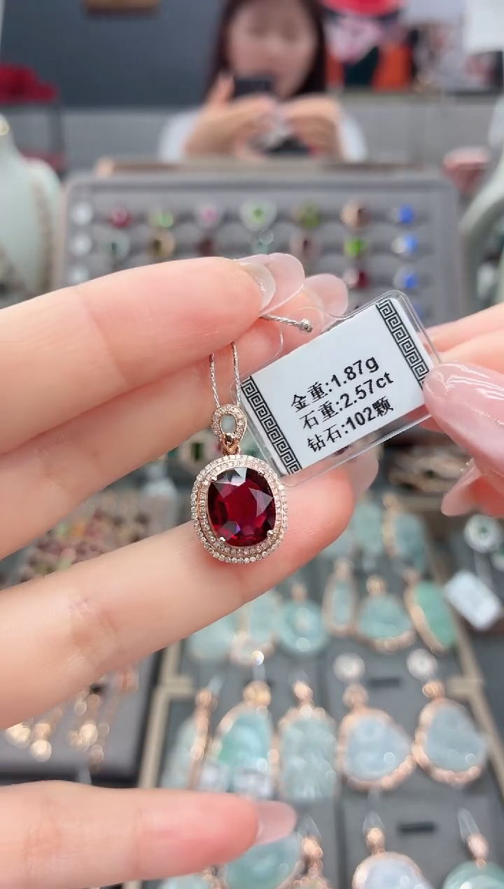 颈饰18K金镶嵌碧玺2.57      