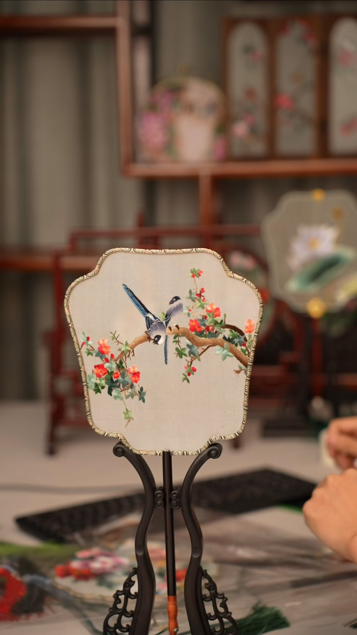 扇子苏绣作品手工扇子