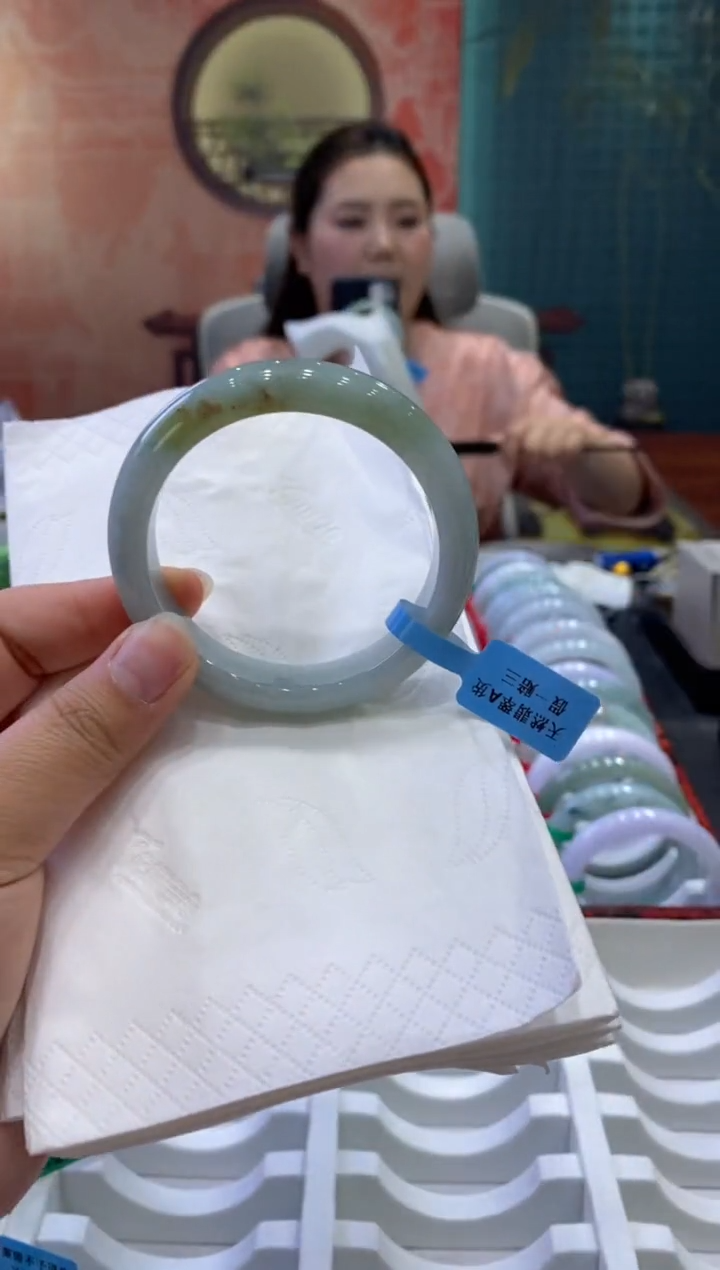 【闪购商品】翡翠手镯未镶嵌多人000798