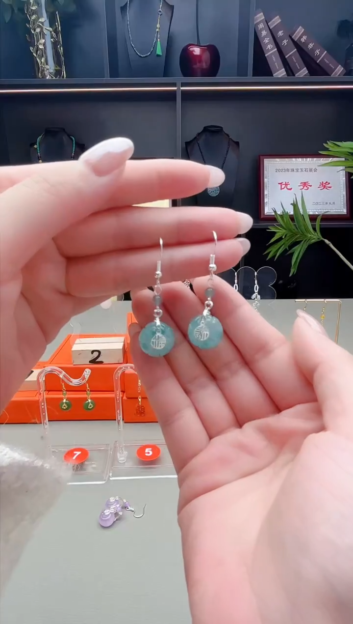 未镶嵌石英质玉（天山翠）耳钉428