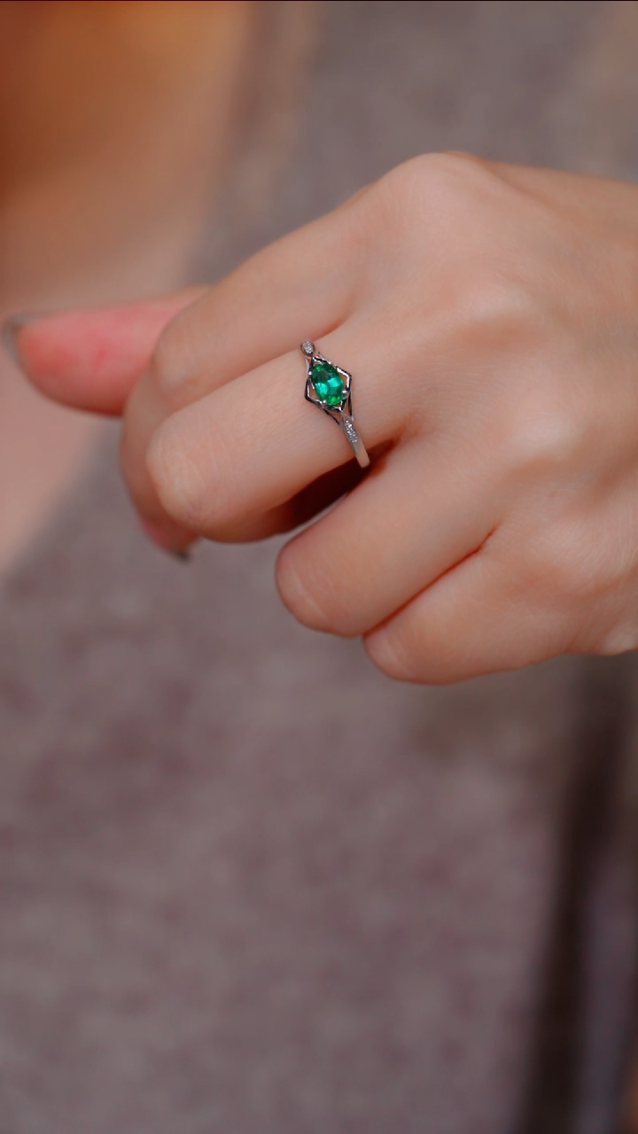 【闪购商品】祖母绿戒指18K金镶嵌多样性发@@Q2065