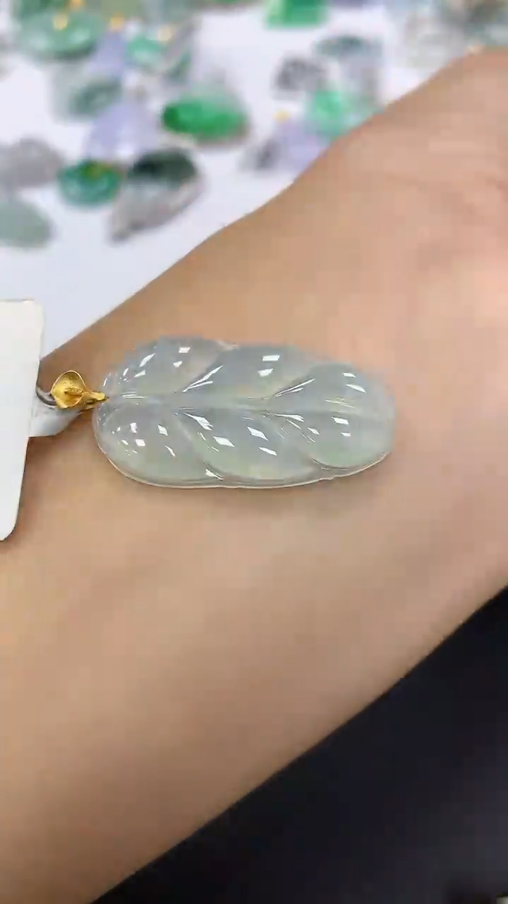 颈饰18K金镶嵌翡翠a货假一赔三支持复检百元上9元证书费自理