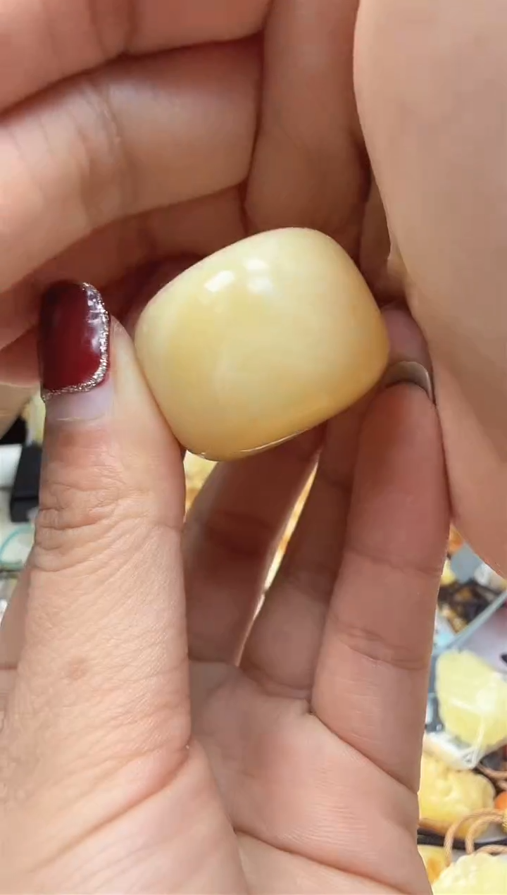 【闪购商品】琥珀裸石未镶嵌墩子