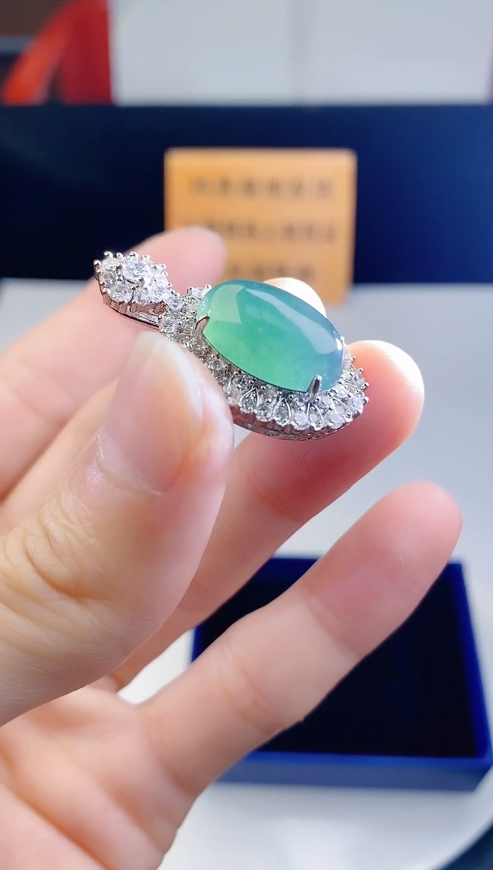 颈饰未镶嵌翡翠   