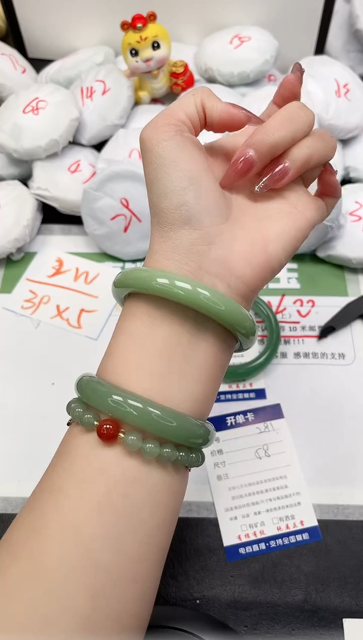 【闪购商品】石英质玉手镯未镶嵌281-58