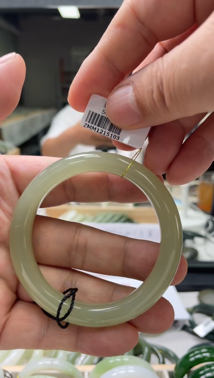 【闪购商品】和田玉手镯未镶嵌编码5103 圈口57