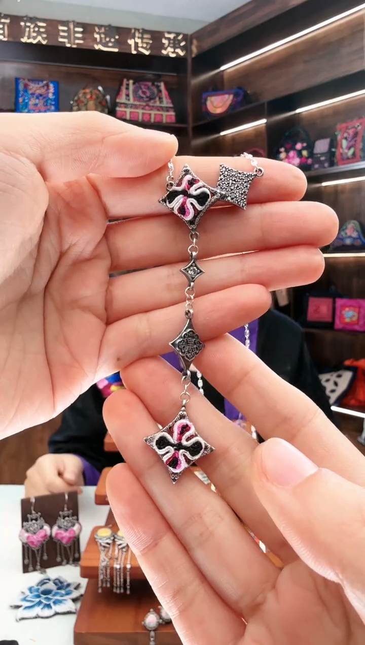 【闪购商品】织绣165蚩梦苗族古绣