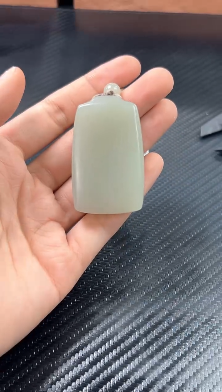 吊坠(赠链)未镶嵌和田玉且末微色差近矿