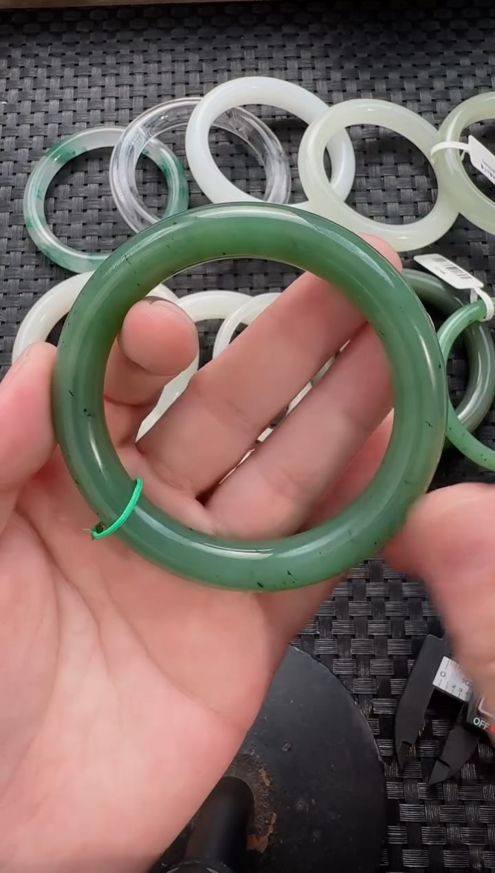 颈饰未镶嵌和田玉碧玉手镯圈口58.5