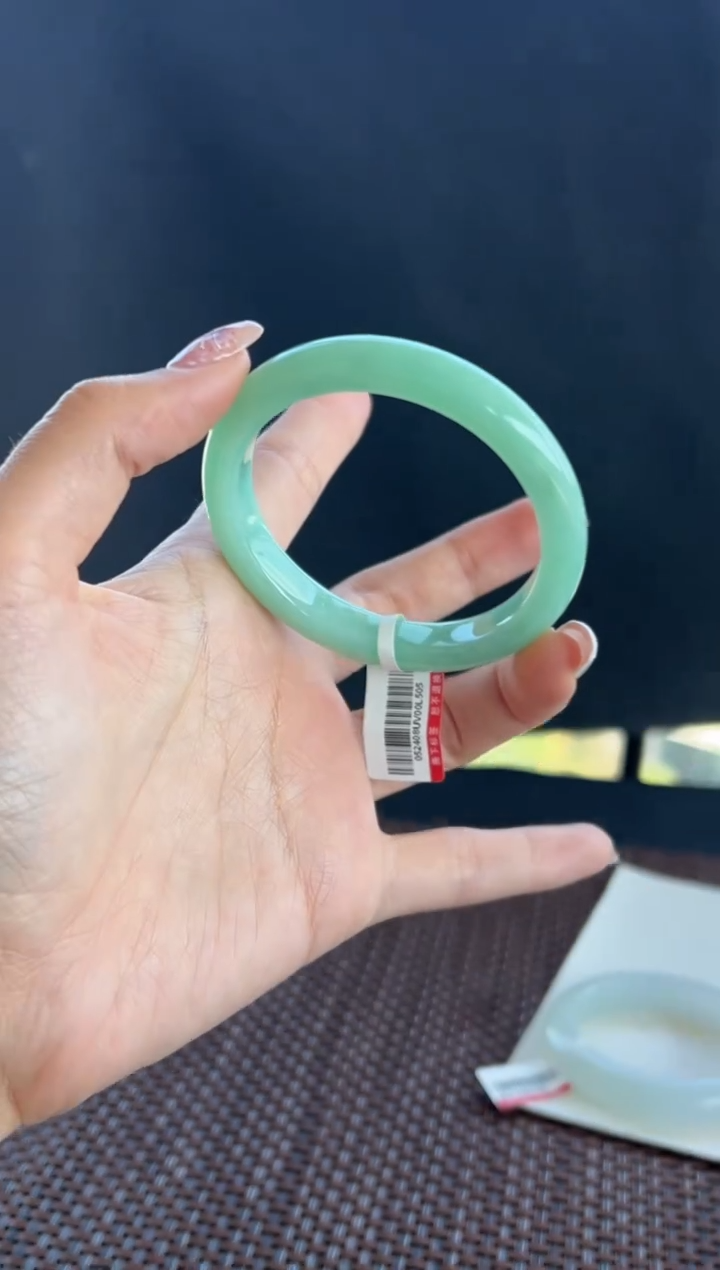 【闪购商品】翡翠手镯未镶嵌31号53.7*47.8贵妃