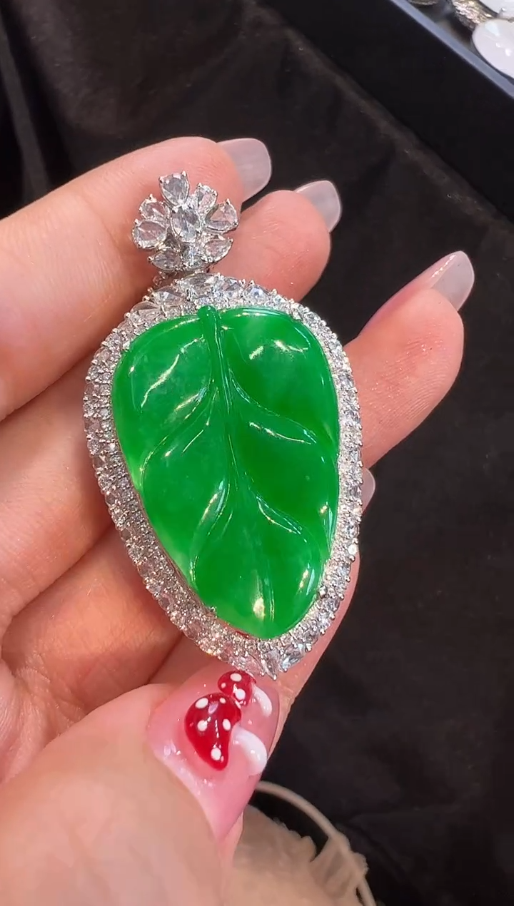 【闪购商品】翡翠颈饰18K金镶嵌吊坠