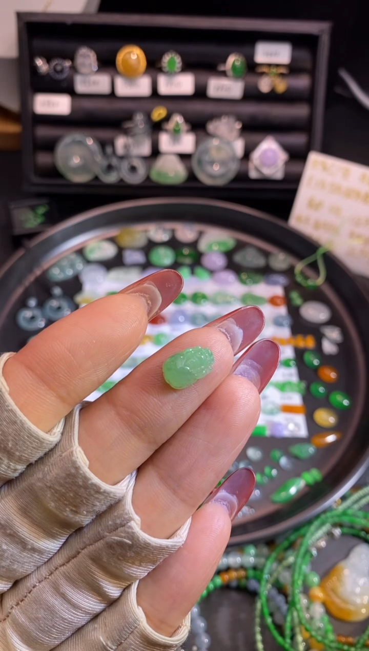 【闪购商品】翡翠挂件未镶嵌貔貅