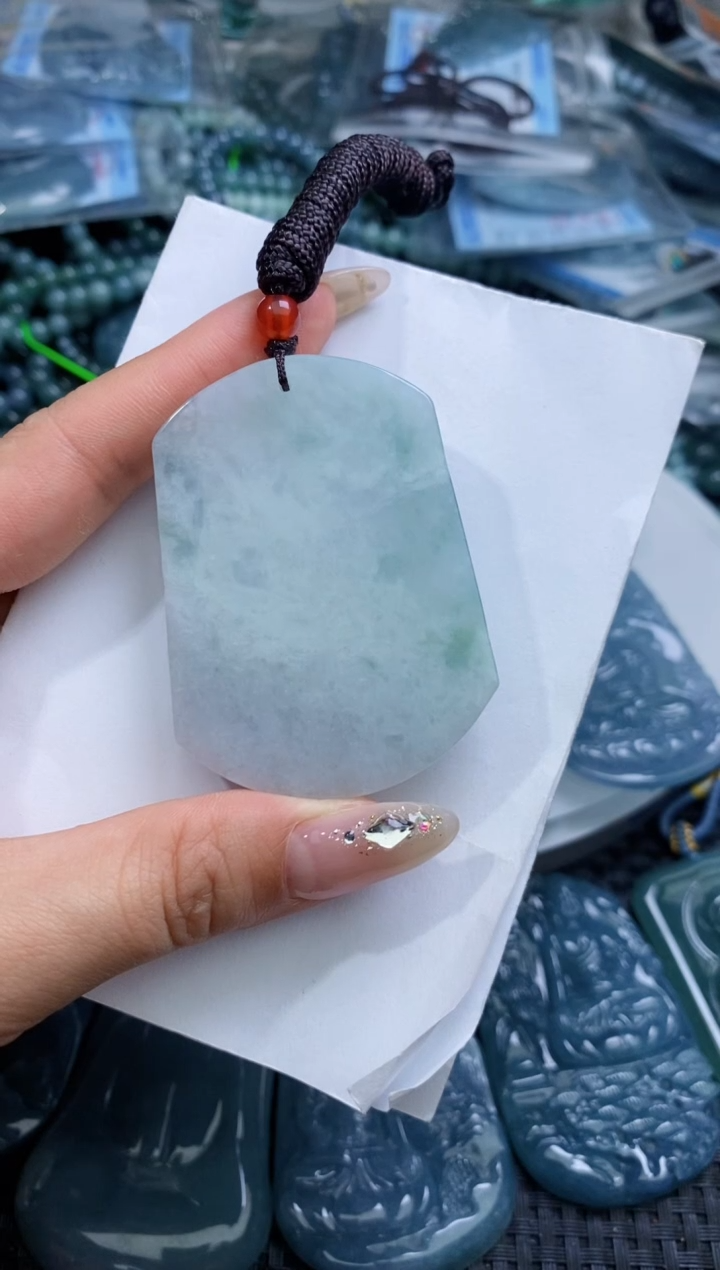 【闪购商品】翡翠颈饰未镶嵌          