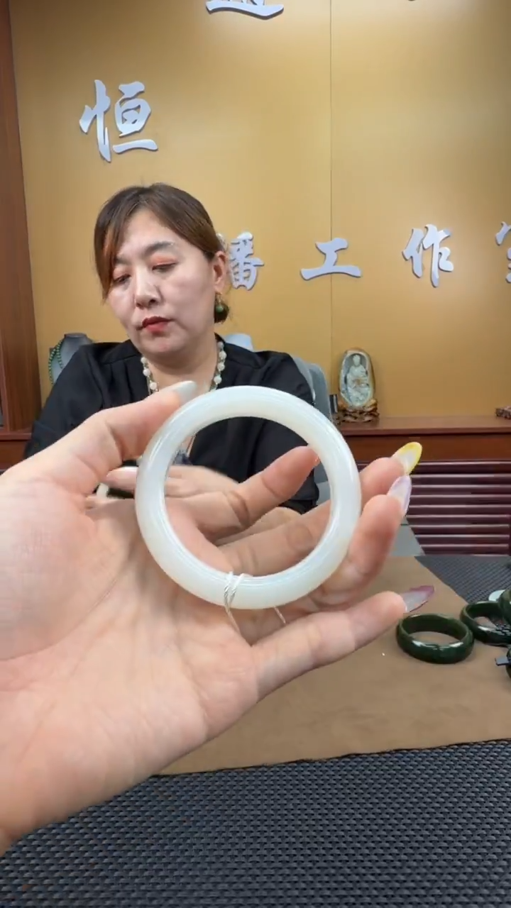 颈饰未镶嵌和田玉手镯52