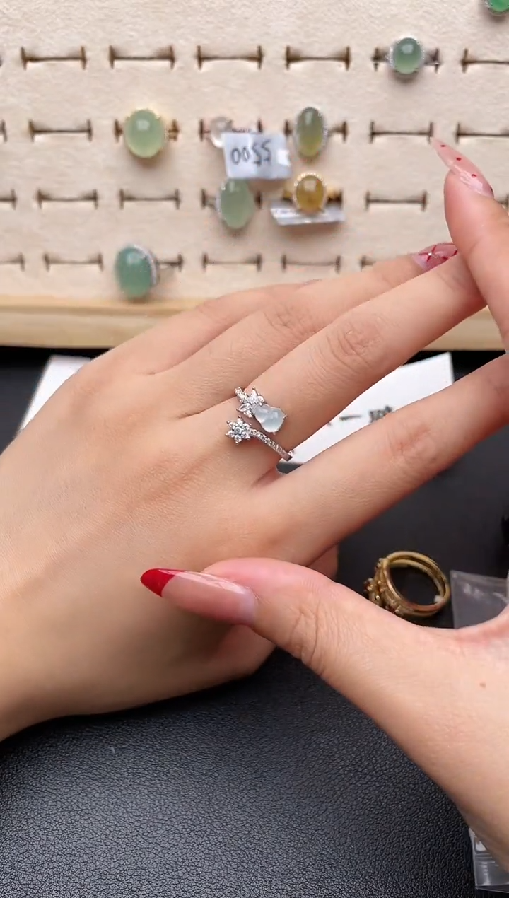 【闪购商品】翡翠戒指银S925镶嵌一物一证一礼盒