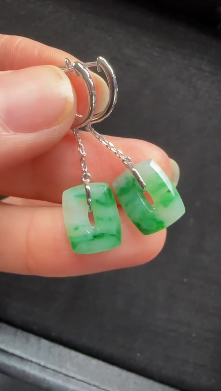 【闪购商品】翡翠耳环18K金镶嵌355福贝一对