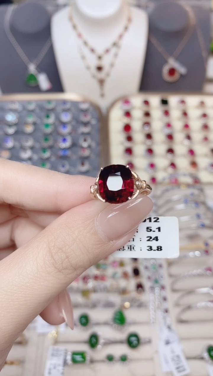 18K金镶嵌碧玺戒指碧玺5.1CT