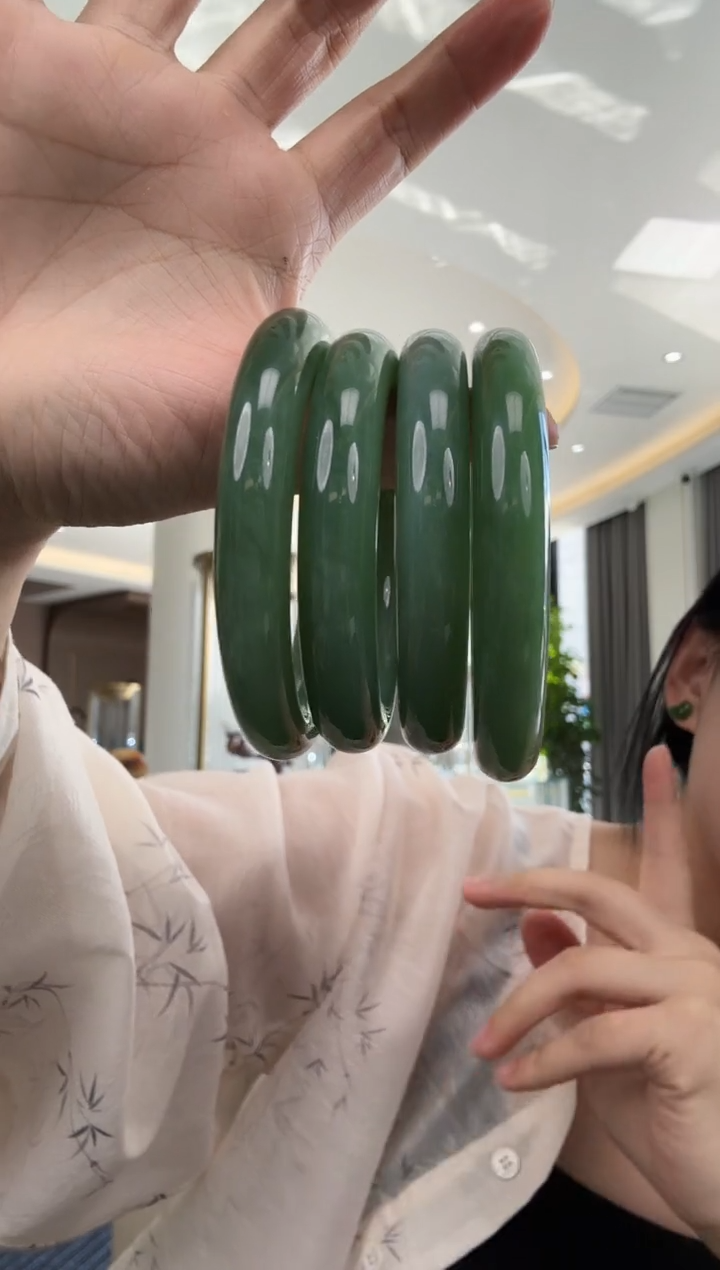 未镶嵌手镯和田玉碧玉粉青“冰猫肉级”手镯多样性发一