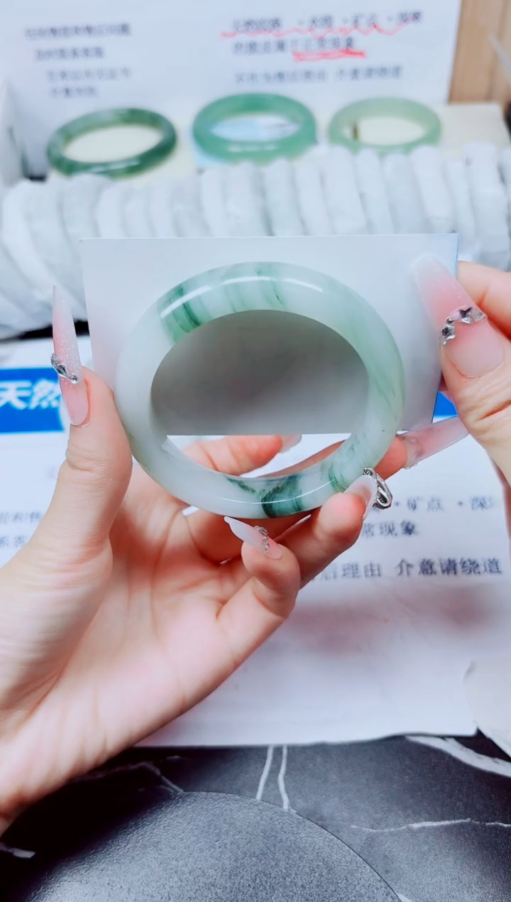 未镶嵌手镯石英质玉208/55.2