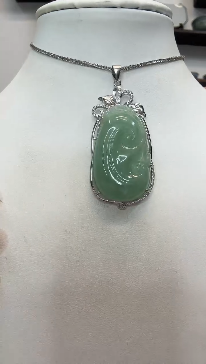 吊坠(赠链)银S925镶嵌翡翠如意