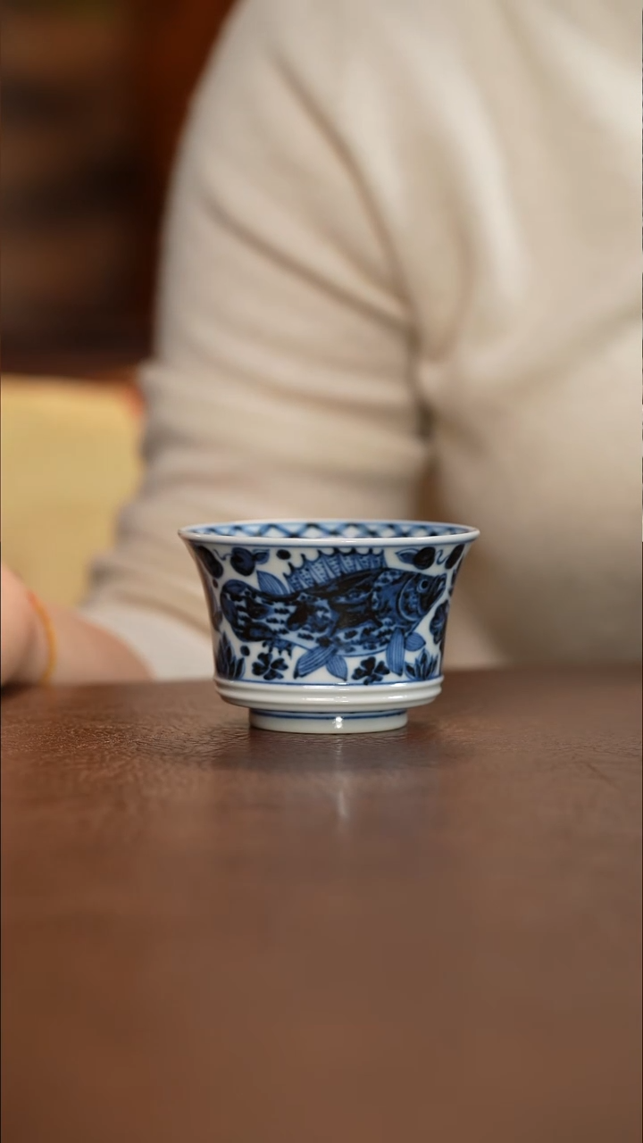 元青花双鱼藻纹马蹄杯