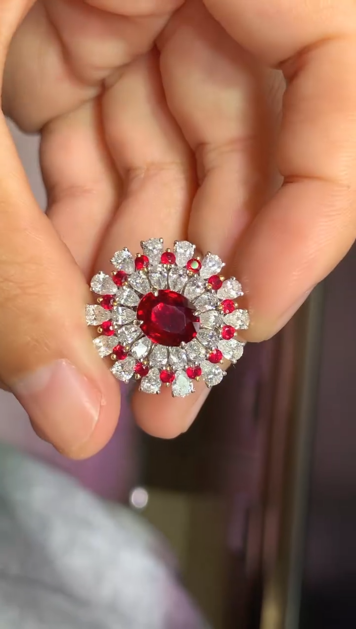 18K金镶嵌戒指红宝石2.06CT