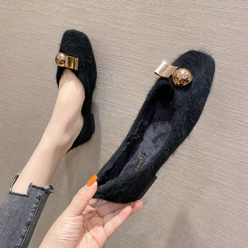 毛毛鞋女2025冬季新款金属扣加绒舒适软皮软底平跟奶奶鞋