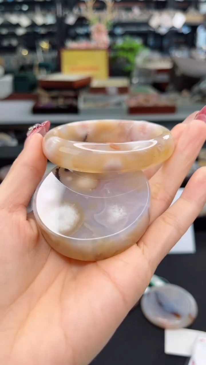 【闪购商品】石英质玉手镯未镶嵌58圈口（赠品镯心）1666641