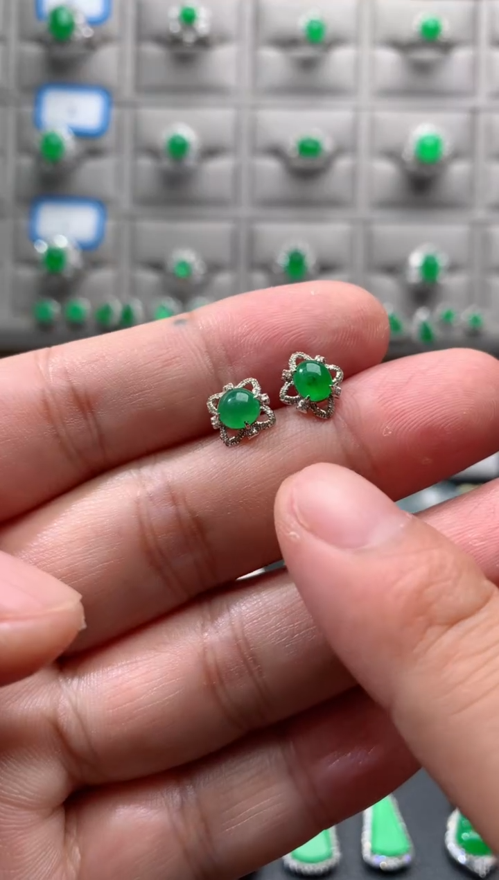 18K金镶嵌翡翠耳饰18K翡翠