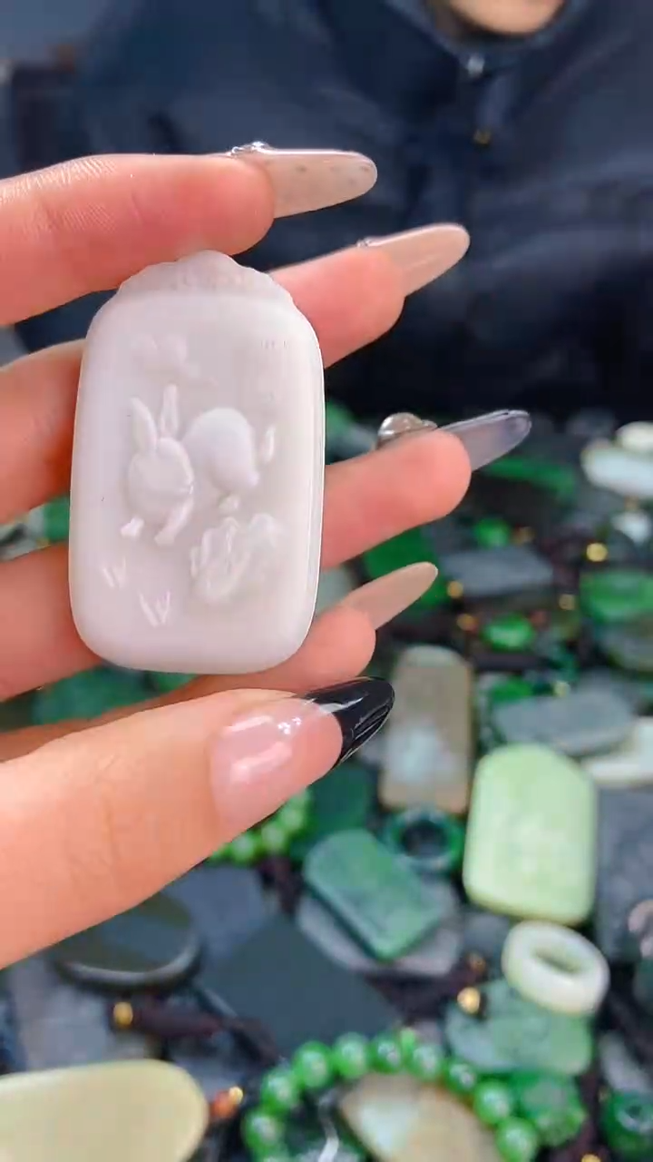 颈饰未镶嵌和田玉1