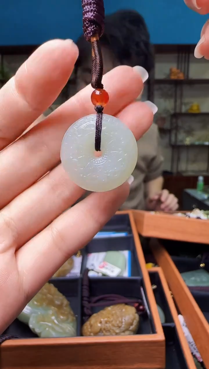 颈饰未镶嵌和田玉1